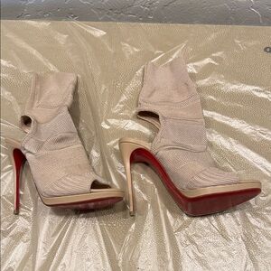 CHRISTIAN LOUBOUTIN
Maille Tricot Nappa Cheminene 120 Sock Ankle Boots 36 Beige